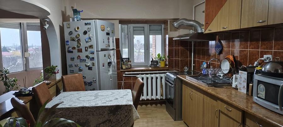 Apartament cu 3 camere decomandat în Central