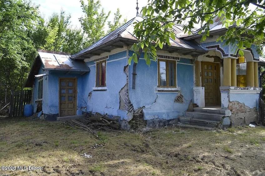 Teren de 4700 mp, în Chirițești (Suseni)
