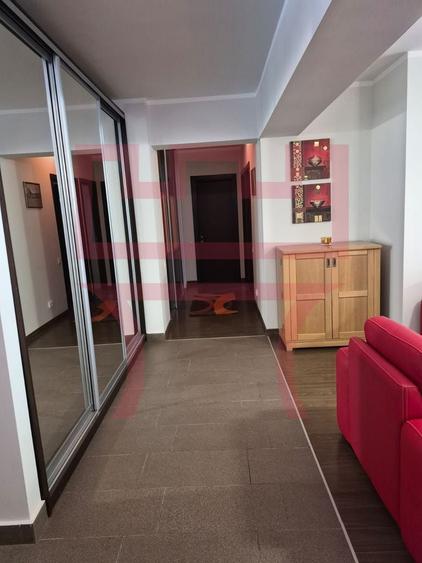 Apartament cu 3 camere semidecomandat, mobilat în Plopilor