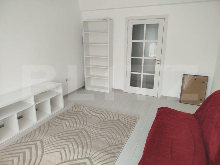 Apartament cu 3 camere decomandat, mobilat în Tractorul