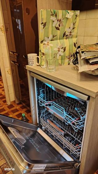 Apartament cu 4 camere decomandat în Drumul Taberei