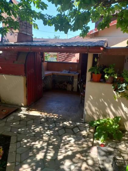 Casă individuală cu 5 camere cu Teren 400 Mp în Central