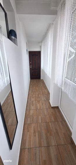 Apartament cu 3 camere decomandat în Tunari
