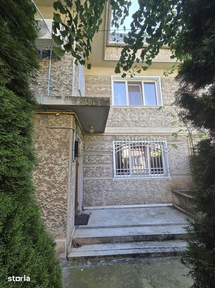 Casă cu 5 camere cu Teren 364 Mp în Central