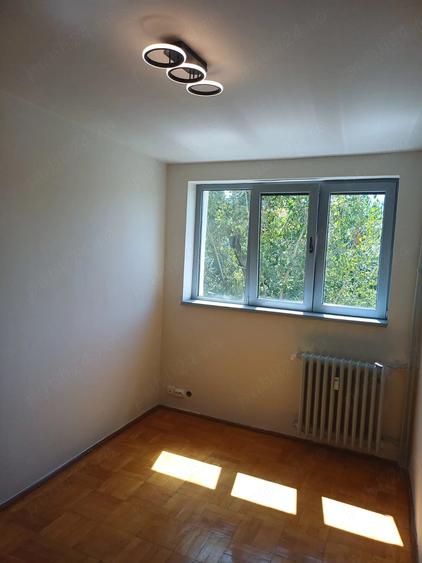 Apartament cu 3 camere semidecomandat în Titan