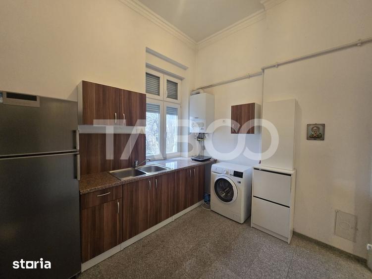 Apartament cu 3 camere semidecomandat în Central