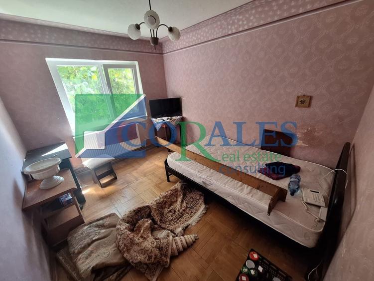 Apartament cu 3 camere decomandat în Lipovei