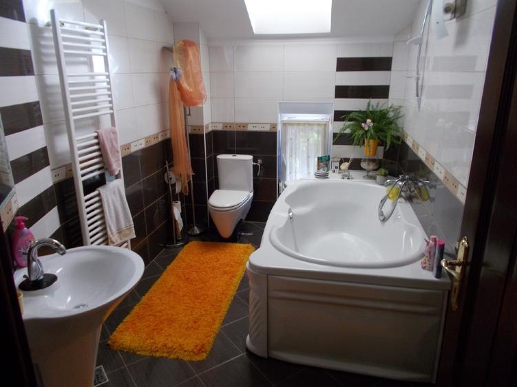 Casă individuală cu 5 camere cu Teren 720 Mp în Moșnița Nouă