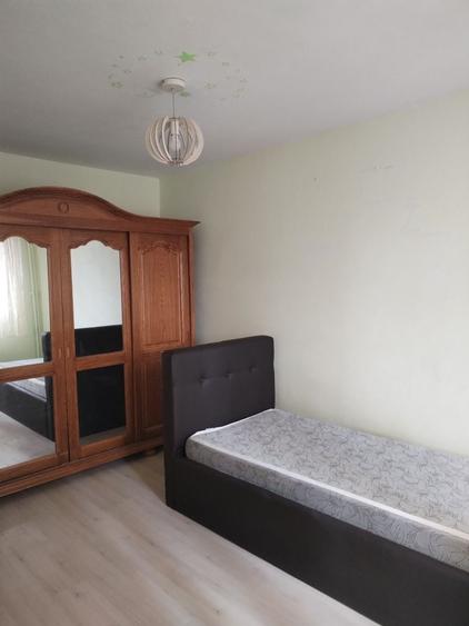 Apartament cu 3 camere semidecomandat în Fortuna