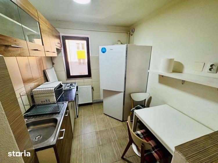 Apartament cu 2 camere de vanzare zona Kaufland Sf. Vineri et 2 - 4