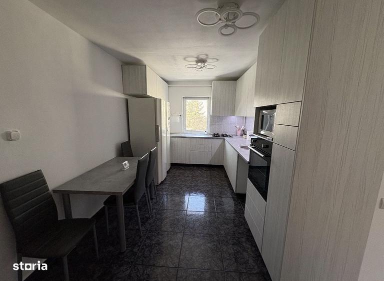 Apartament cu 4 camere semidecomandat în Ciobănuș