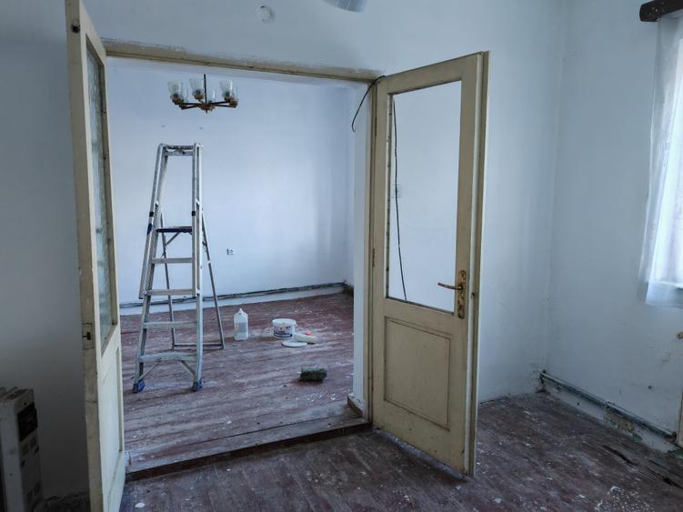 Casă individuală cu 5 camere cu Canalizare în Florilor