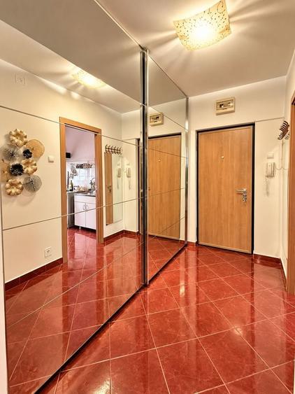 Apartament cu 3 camere semidecomandat în Bucur Obor