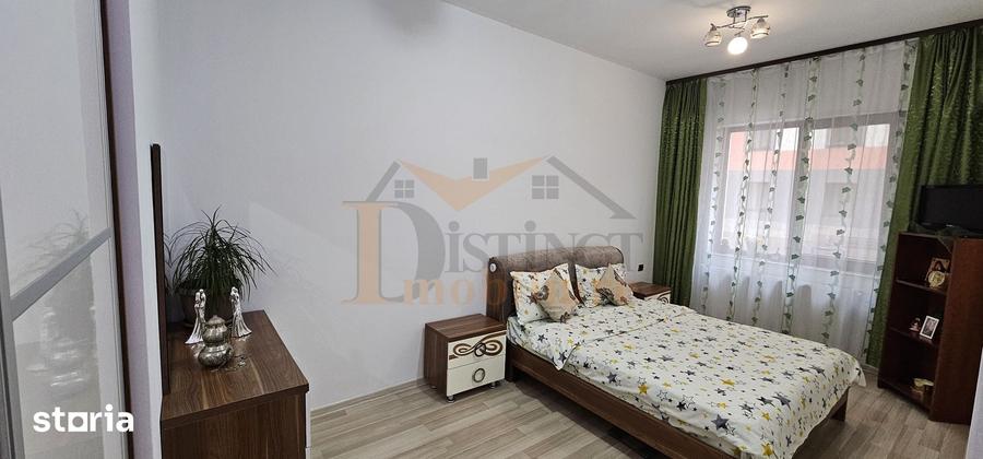 Apartament cu 3 camere decomandat în Tractorul