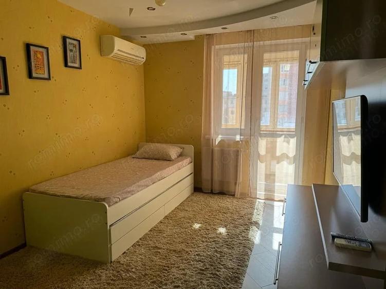 Apartament cu 3 camere decomandat în Banu Manta