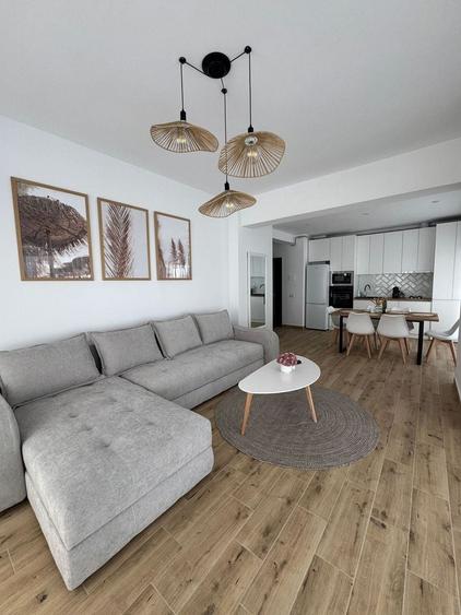 Apartament cu 3 camere semidecomandat, mobilat în Nord