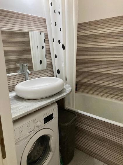 Apartament cu 4 camere semidecomandat în Drumul Taberei