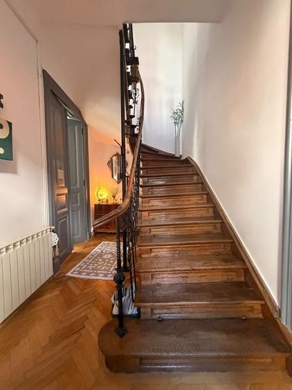 Apartament cu 5 camere semidecomandat în Armeneasca