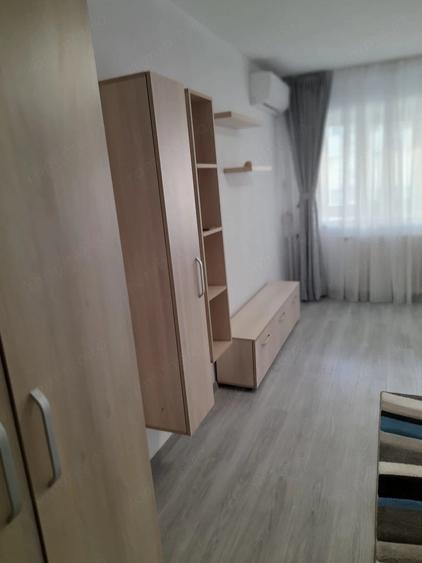 Apartament cu 3 camere decomandat în Tineretului