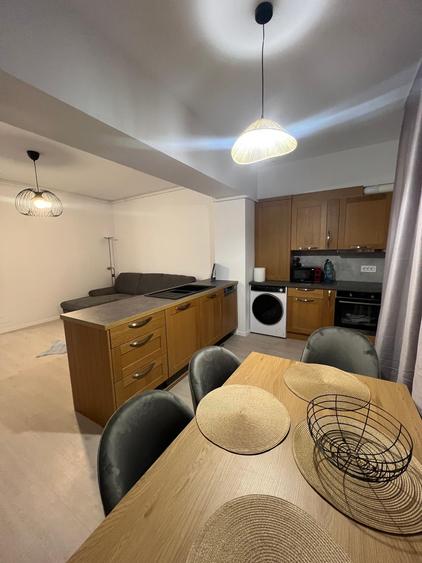 Apartament cu 3 camere decomandat, mobilat în Sisești