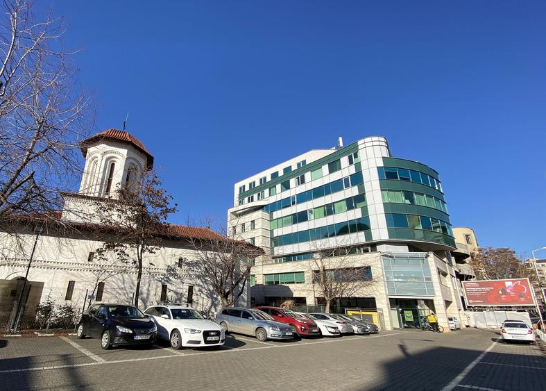 Birou, de 2,340 mp, în Universitate