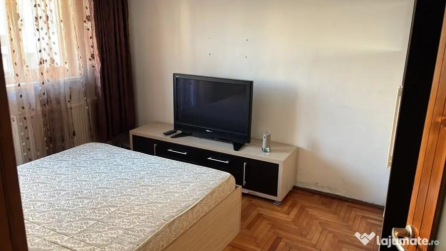 Apartament cu 3 camere decomandat în Nufărul