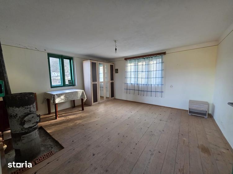 Casă cu 4 camere cu Teren 1887 Mp în Burjuc