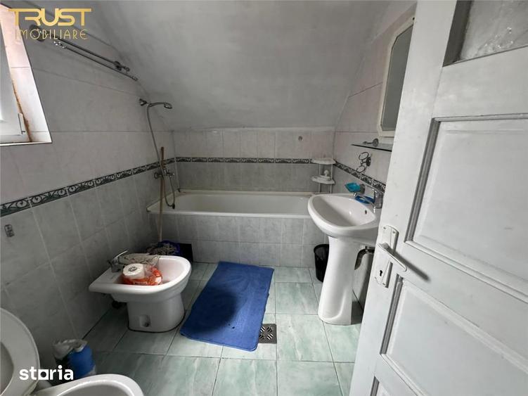 Casă cu 8 camere cu Teren 276 Mp în Zorilor