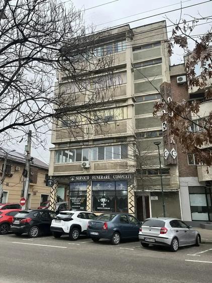 Spațiu comercial, de 886 mp, în Central