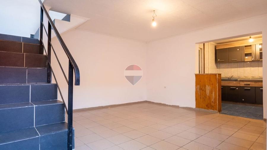 Casă individuală cu 9 camere cu Teren 160 Mp în Chitila