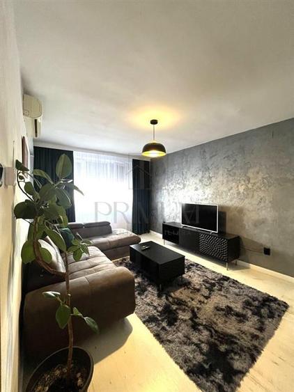 Apartament cu 3 camere semidecomandat, mobilat în Circumvalațiunii