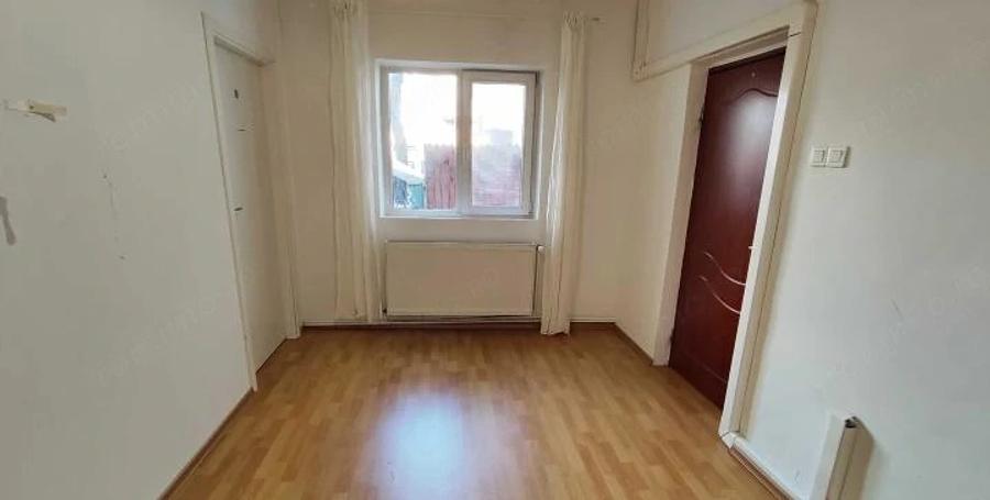 Casă cu 6 camere cu Teren 160 Mp în Dristor