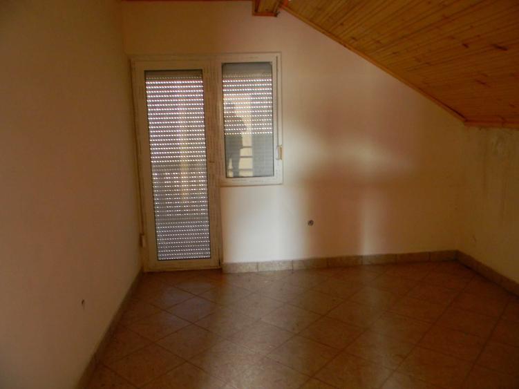 Casă cu 3 camere în Groșeni