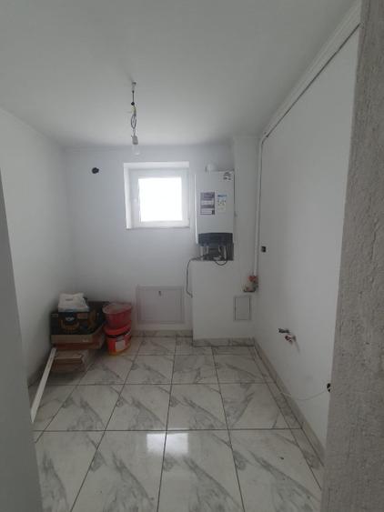 Apartament cu 3 camere semidecomandat în Exterior Sud