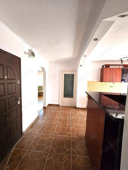 Apartament cu 3 camere decomandat în Micro 17