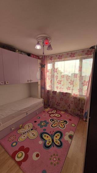 Apartament cu 3 camere semidecomandat, mobilat în Giurgiului