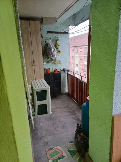 Apartament cu 4 camere decomandat în Vitrometan