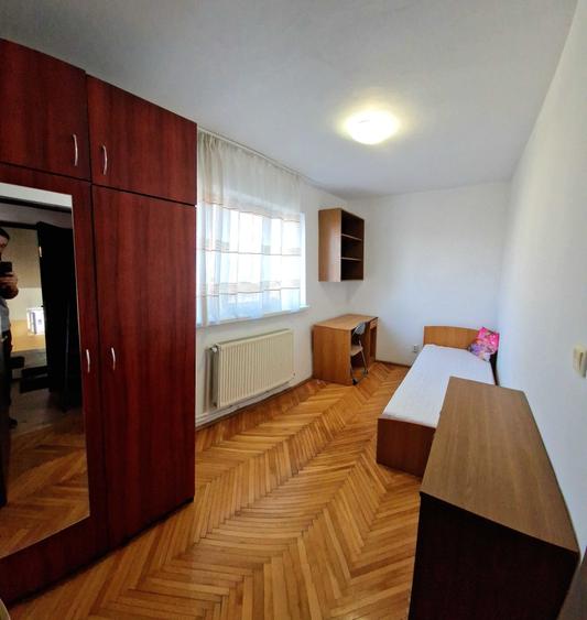 Apartament cu 3 camere decomandat în Cetate