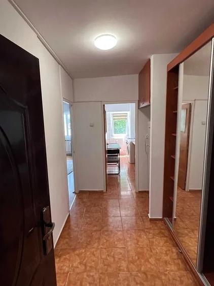Garsonieră decomandată în Tei