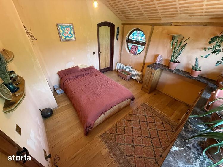 Casă cu 3 camere cu Teren 1100 Mp în Central