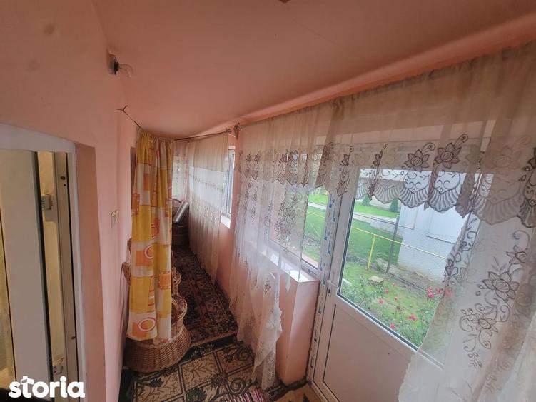 Casă cu 3 camere semidecomandat cu Teren 3197 Mp în Dumbrava