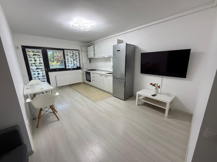 Apartament cu 2 camere decomandat în Păcii