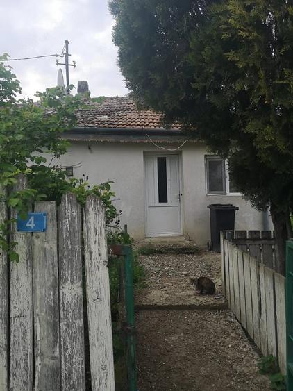 Casă cu 2 camere cu Teren 2500 Mp în Exterior Vest