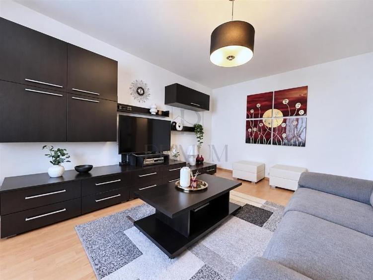 Apartament cu 3 camere decomandat în Torontalului