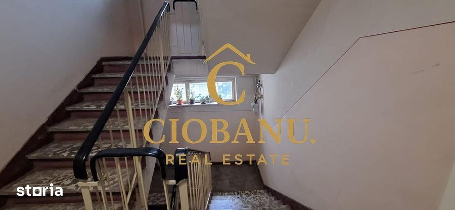 Apartament cu 3 camere decomandat, mobilat în Rovine
