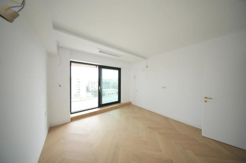 Penthouse cu 4 camere decomandat în Unirii