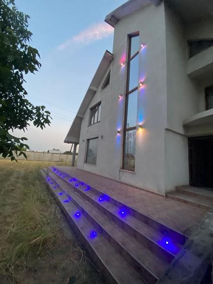 Casă cu 4 camere în Milcov