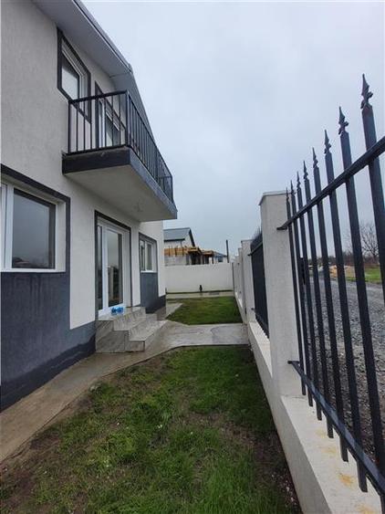 Casă individuală cu 5 camere cu Canalizare în Lumina