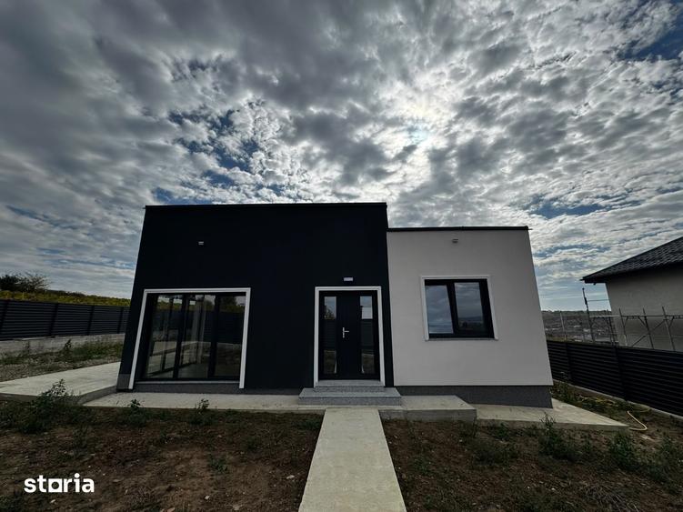 Casă cu 5 camere cu Teren 500 Mp în Bârnova