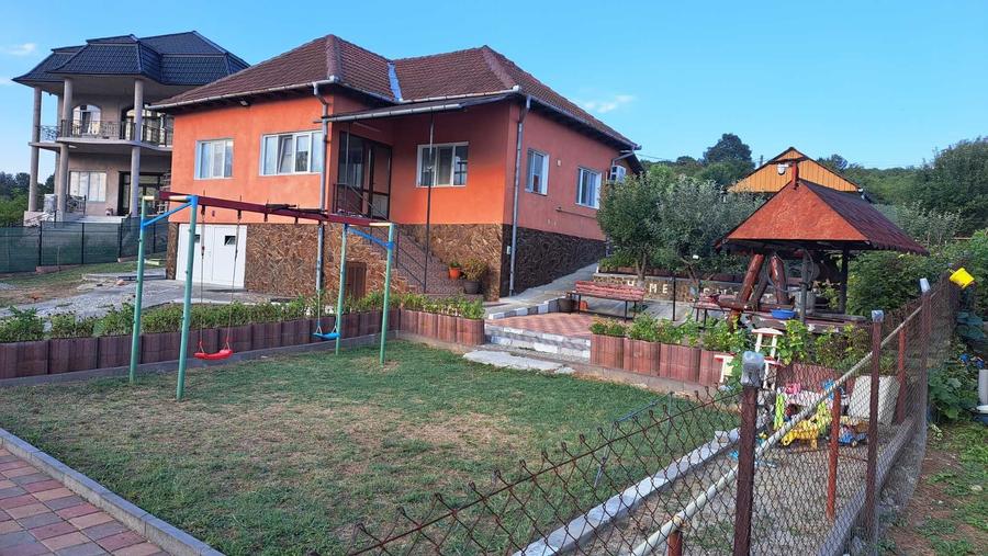 Casă cu 3 camere cu Teren 700 Mp în Bârsești